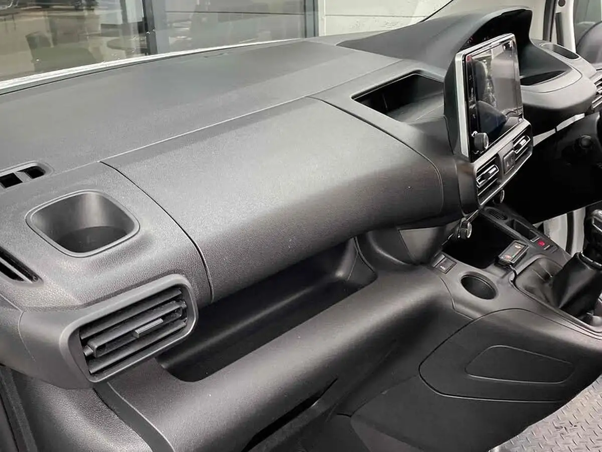2019-peugeot-partner-15-bluehdi-1000-professional-100ps-eu6dt-panel-big-24