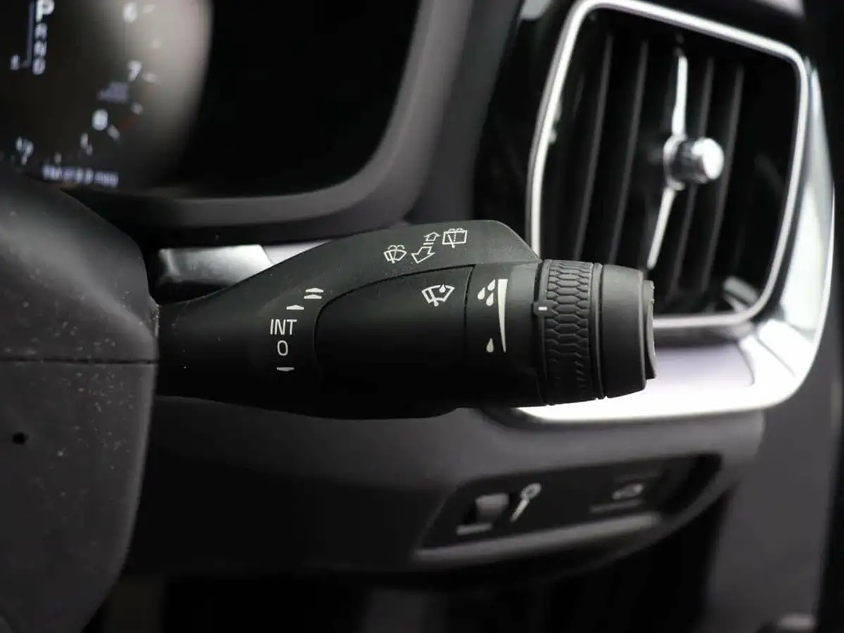 2020-volvo-v60-20-t4-momentum-plus-big-41
