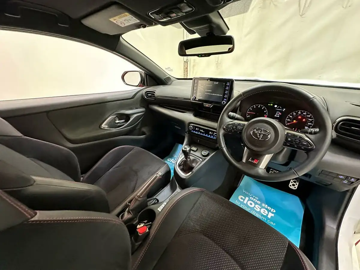 2021-toyota-yaris-16-gr-circuit-pack-big-15
