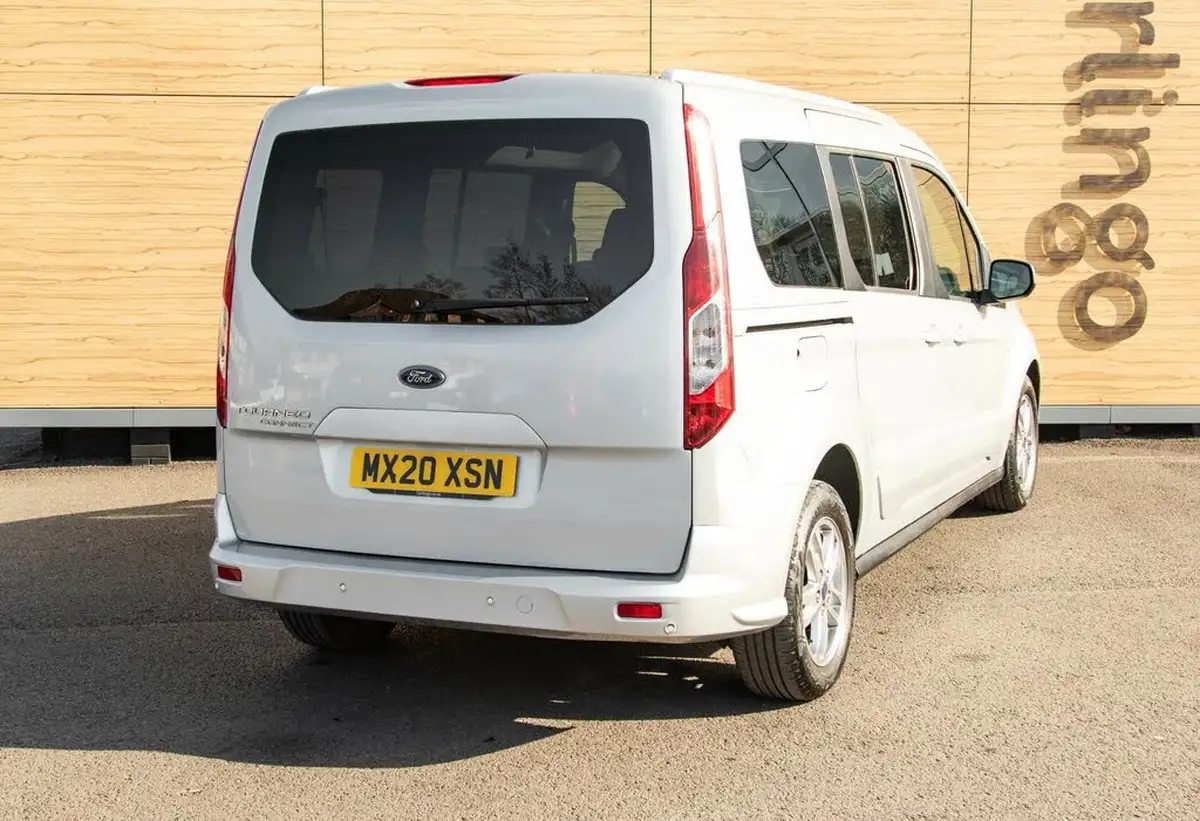 2020-ford-grand-tourneo-connect-15-titanium-big-2