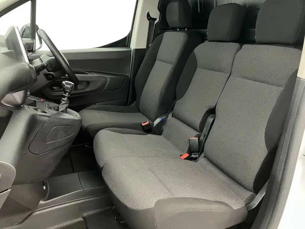 2023-toyota-proace-city-15d-icon-l1-big-18