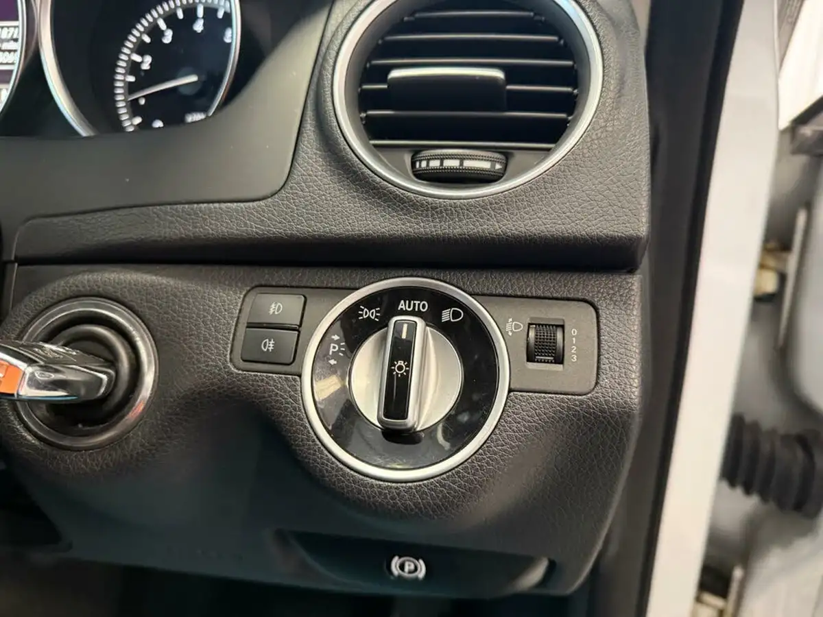 2012-mercedes-benz-c-class-18-c180-se-edition-125-156ps-blueefficiency-saloon-4d-7g-tronic-big-20