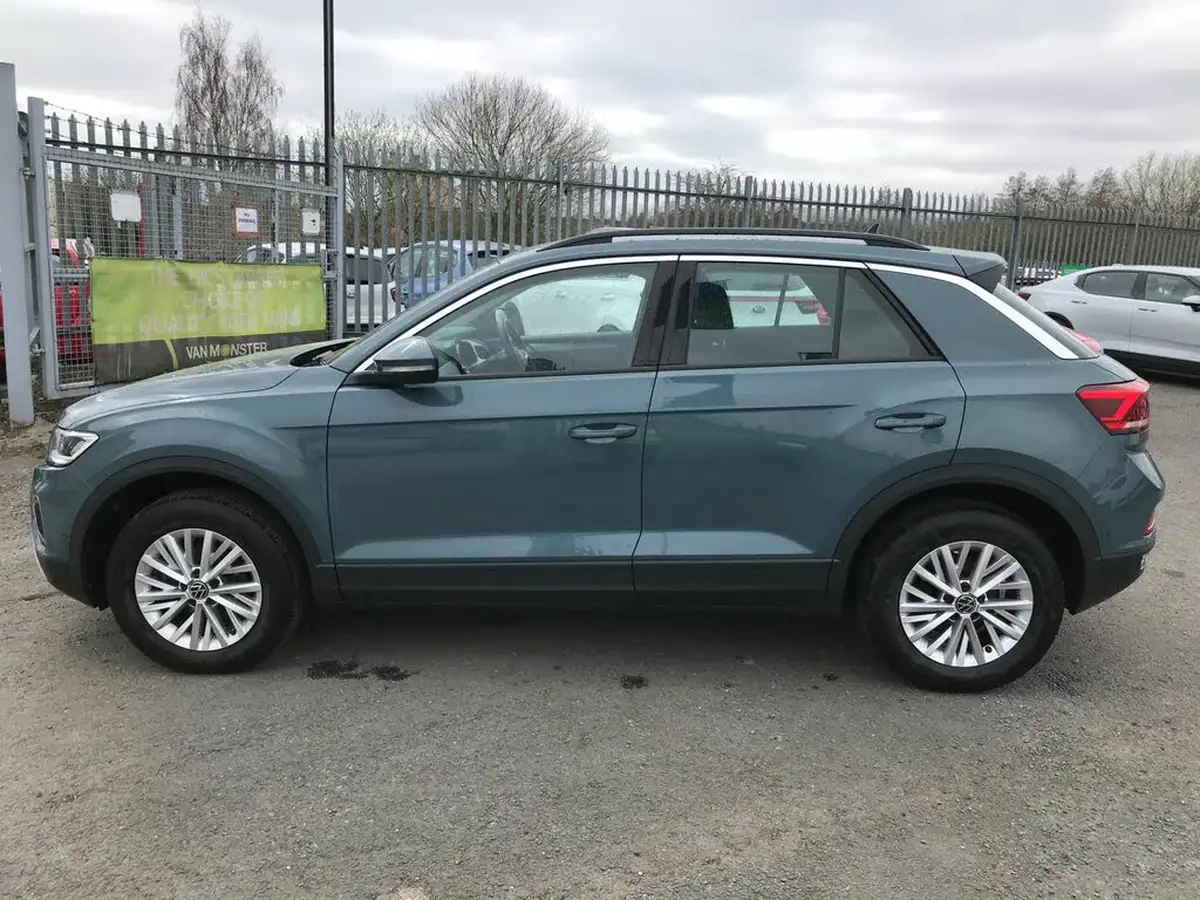 2023-volkswagen-t-roc-10-tsi-life-big-4