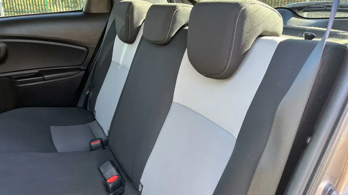 2018-toyota-yaris-15-vvt-i-design-1496cc-big-12