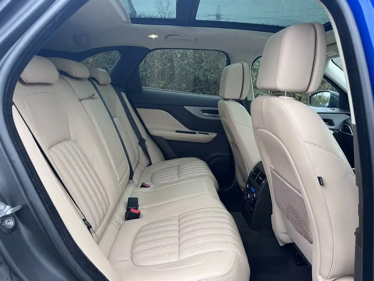 2019-jaguar-f-pace-20i-portfolio-250ps-ss-big-15