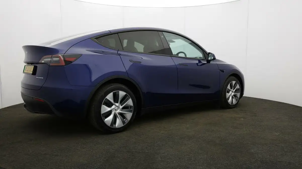 2022-tesla-model-y-e-long-range-big-57