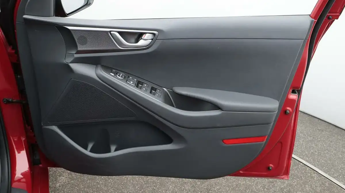 2022-hyundai-ioniq-16-gdi-premium-se-hybrid-big-15