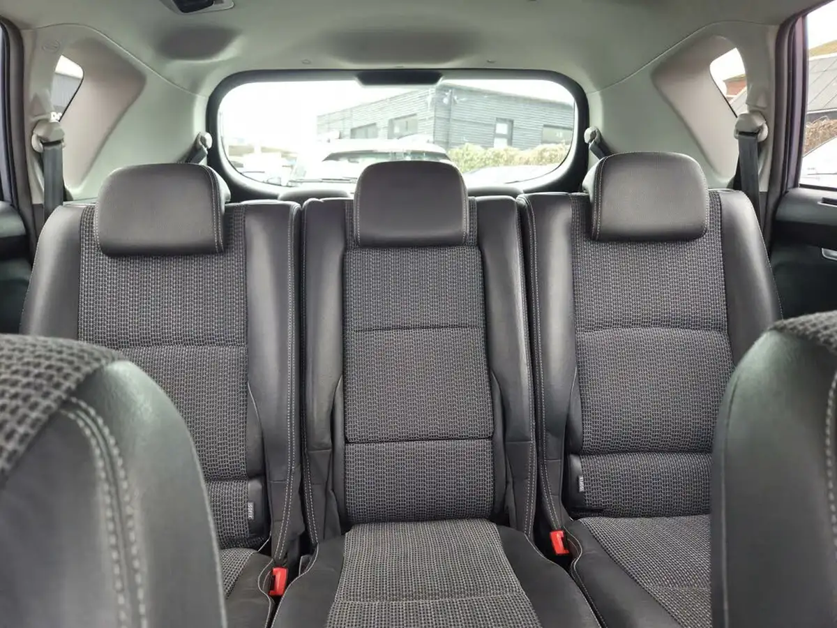 2013-toyota-verso-20td-excel-big-11