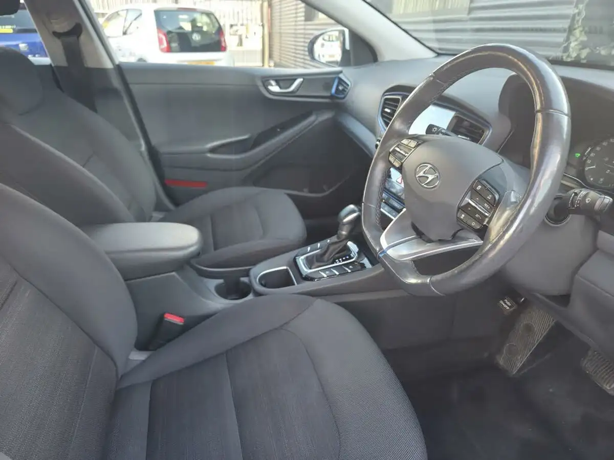 2018-hyundai-ioniq-16-gdi-premium-hybrid-big-9