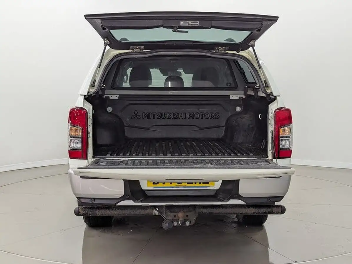 2020-mitsubishi-l200-22di-d-barbarian-x-big-13