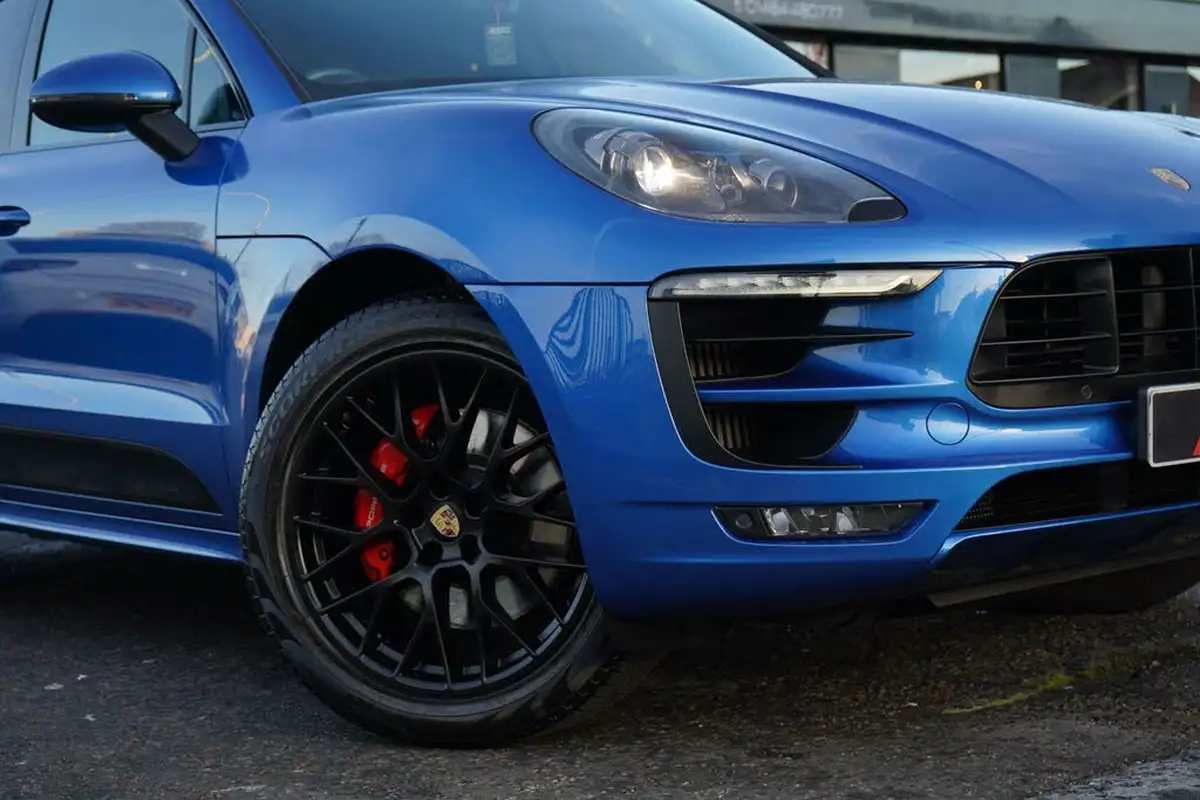 2016-porsche-macan-30-gts-big-28