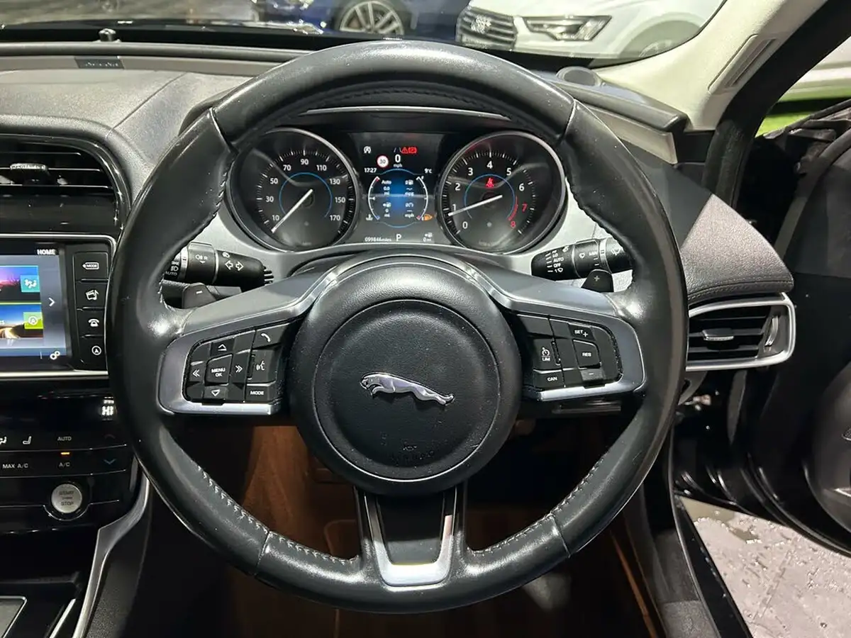 2018-jaguar-xe-20i-portfolio-249ps-1998cc-big-22