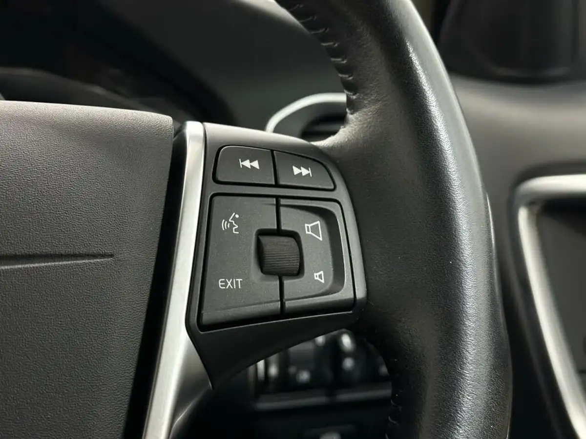 2017-volvo-v60-24td-d6-se-lux-big-14