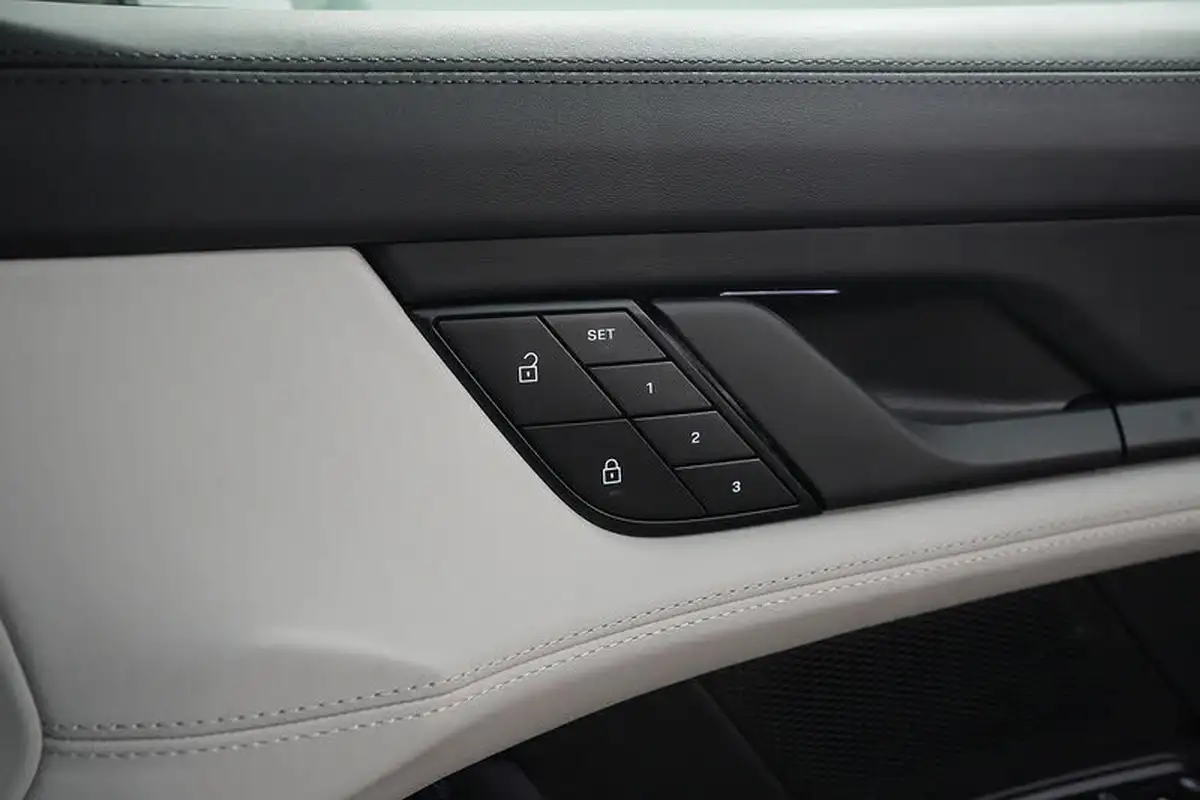 2023-porsche-taycan-e-4s-cross-turismo-big-40