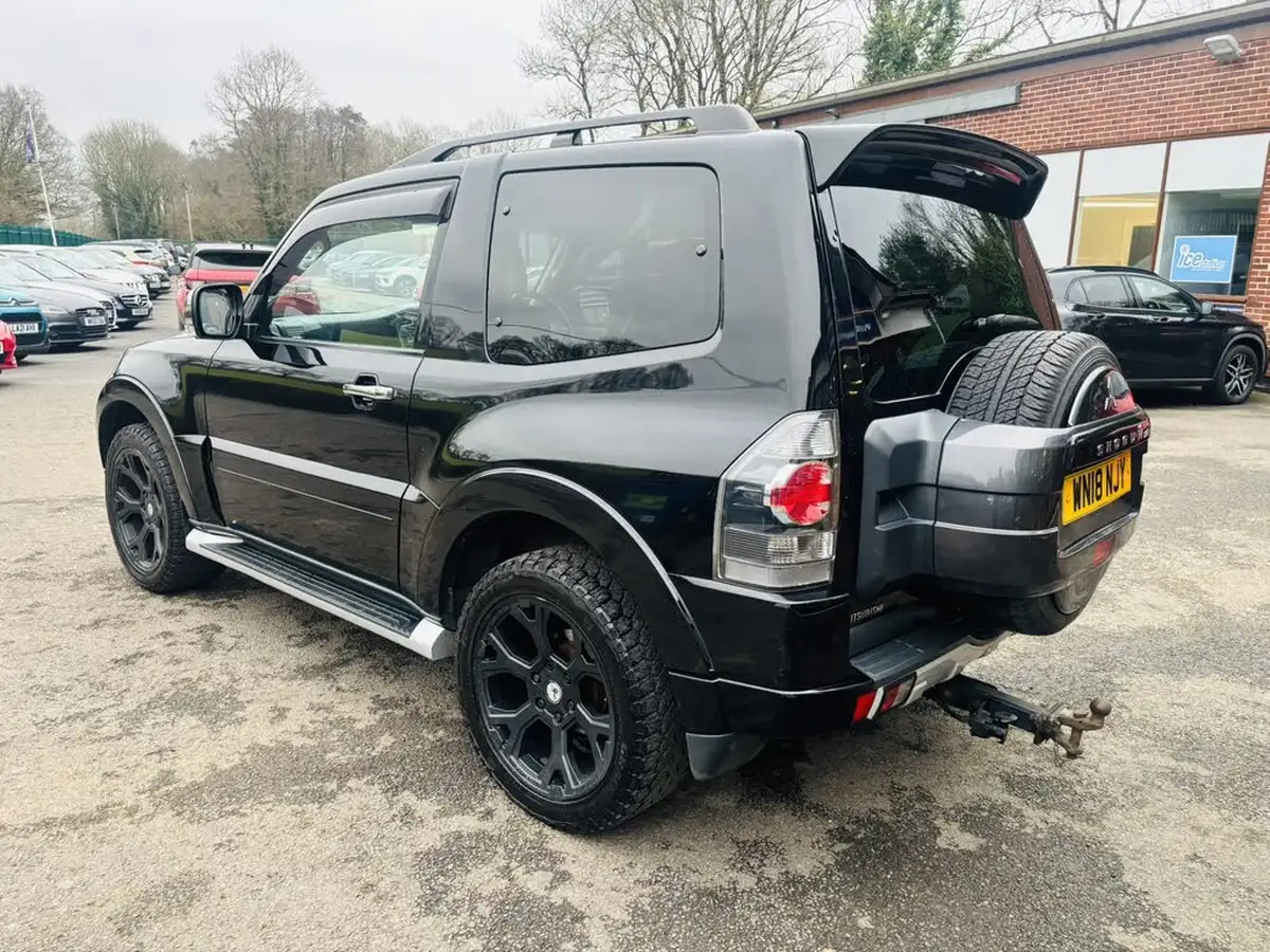 2018-mitsubishi-shogun-32td-warrior-187bhp-4x4-station-wagon-3d-auto-big-7