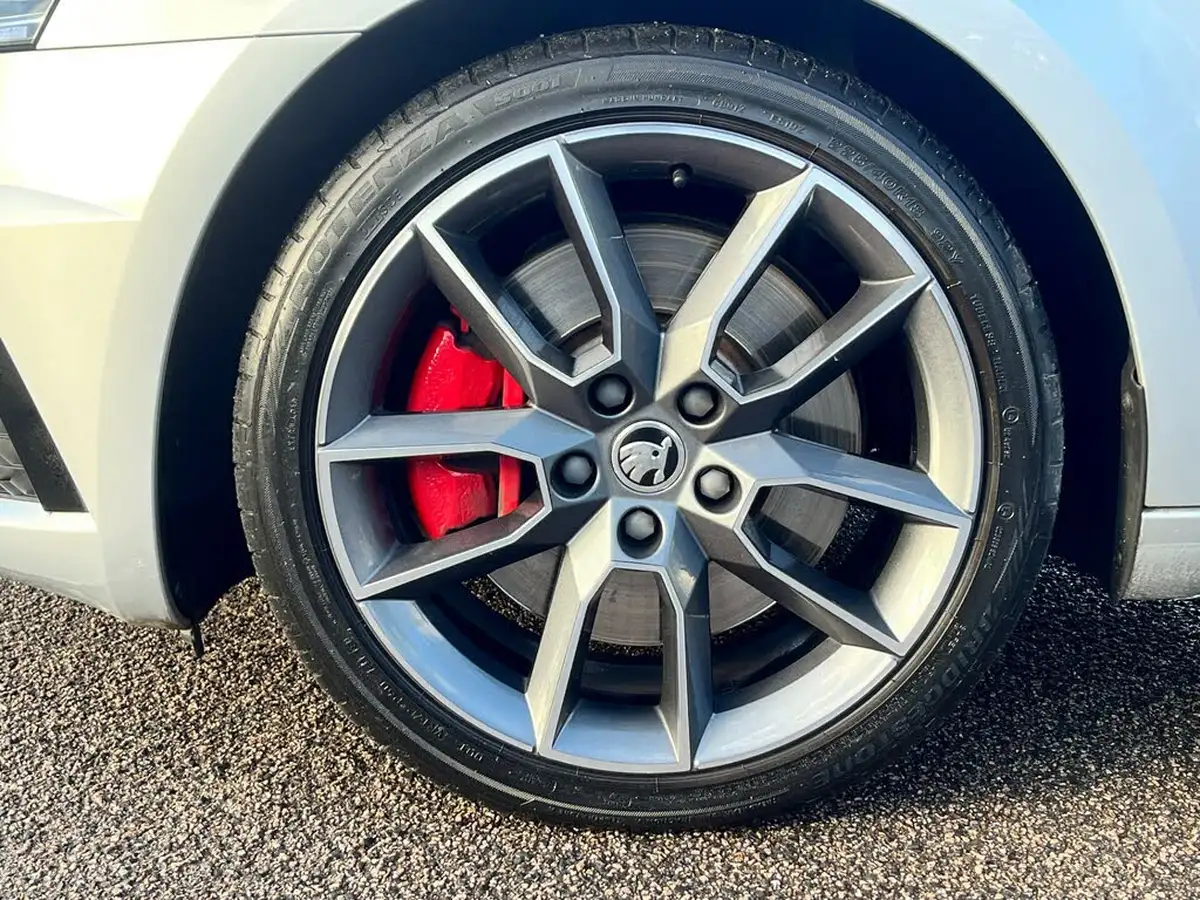 2019-skoda-octavia-20-tsi-vrs-hatchback-big-11