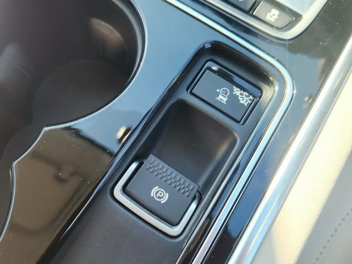 2015-jaguar-xe-20td-portfolio-180ps-auto-big-30