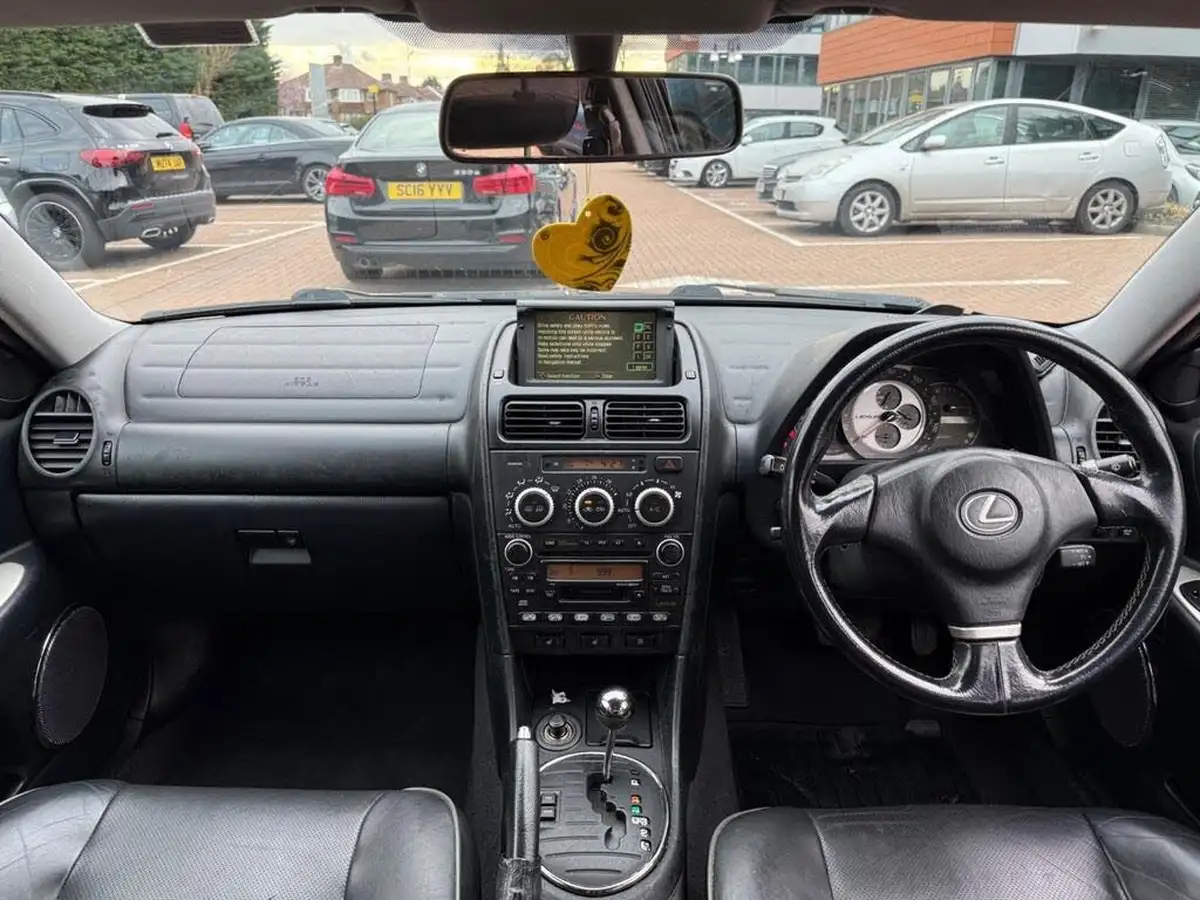 2005-lexus-is-200-20-se-auto-big-21
