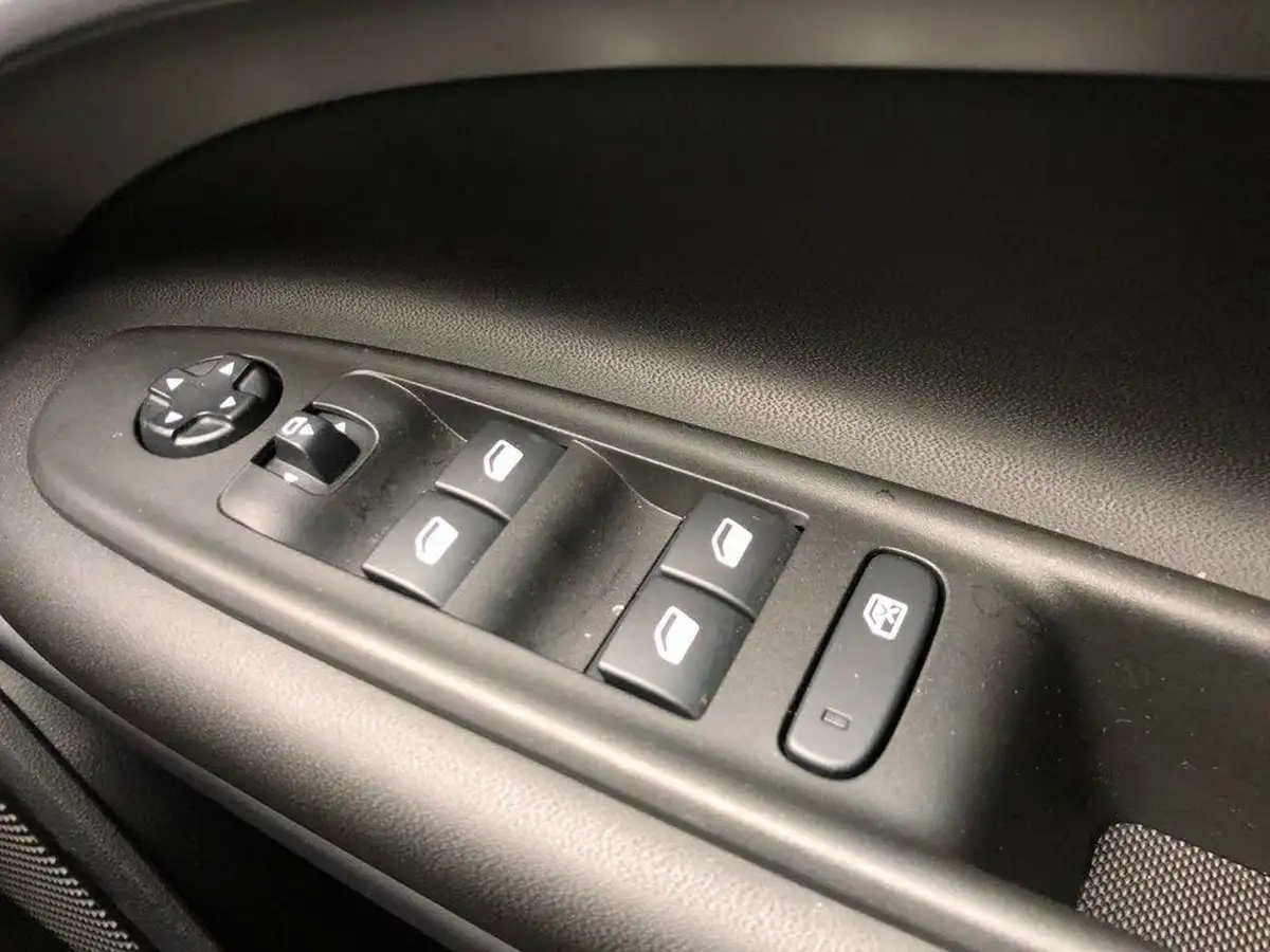 2024-jeep-avenger-e-summit-big-24