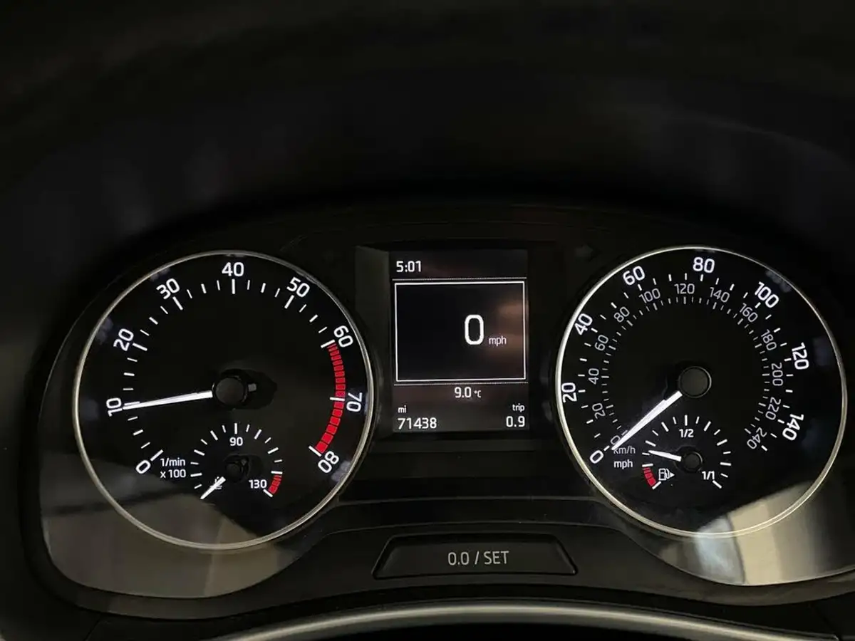 2015-skoda-fabia-12-tsi-se-90ps-hatchback-big-19