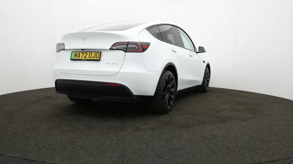 2022-tesla-model-y-e-long-range-big-73