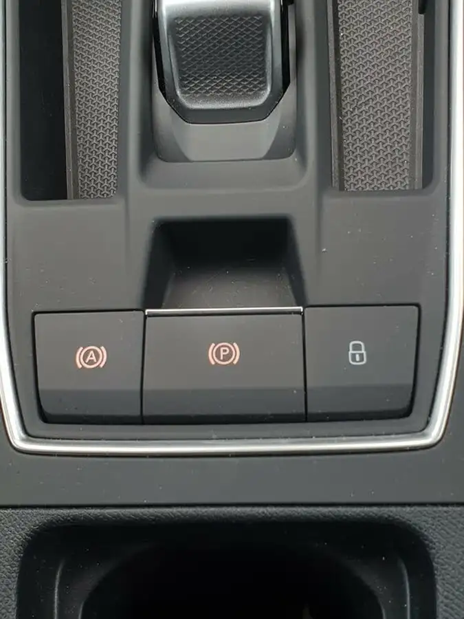 2024-seat-leon-14-e-hybrid-fr-hatchback-big-15