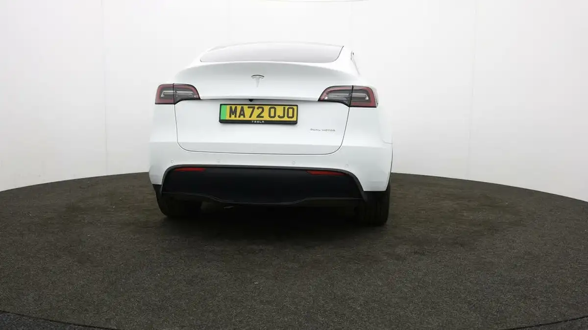2022-tesla-model-y-e-long-range-big-5