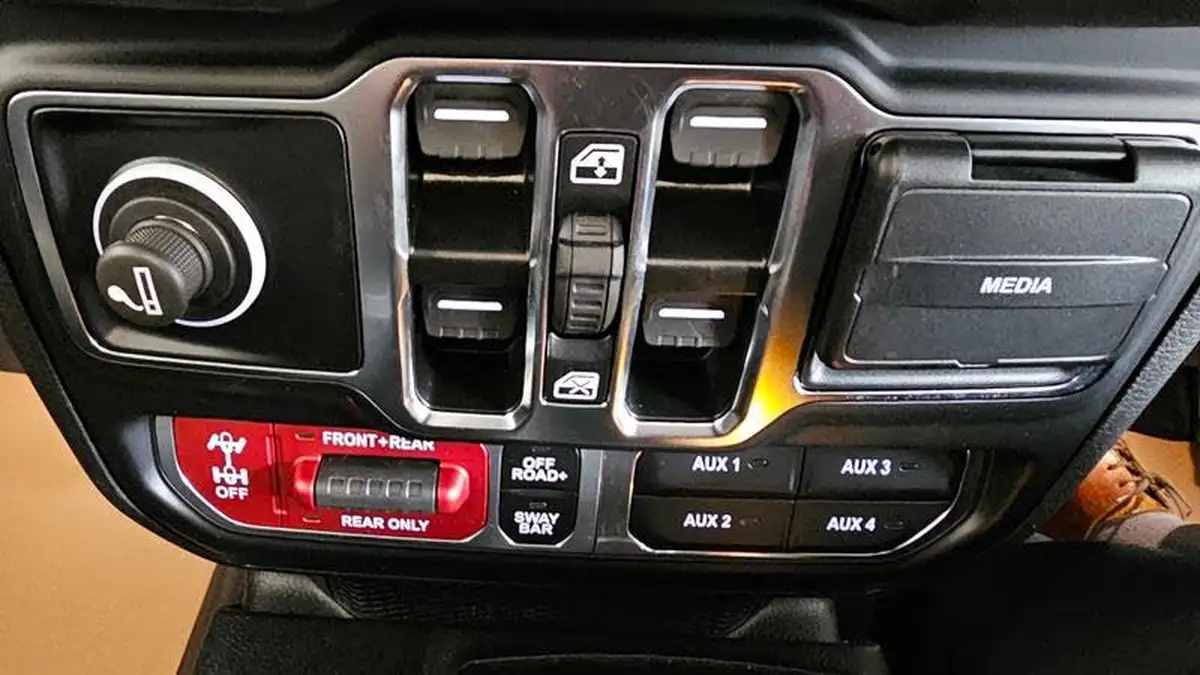 2025-jeep-wrangler-20-gme-rubicon-5d-big-8