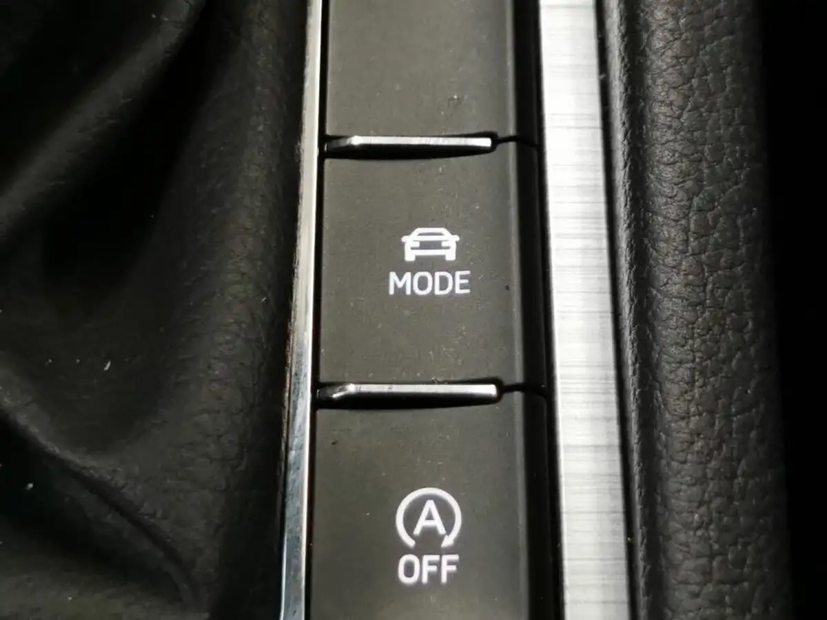 2022-skoda-superb-20tdi-se-technology-estate-big-18