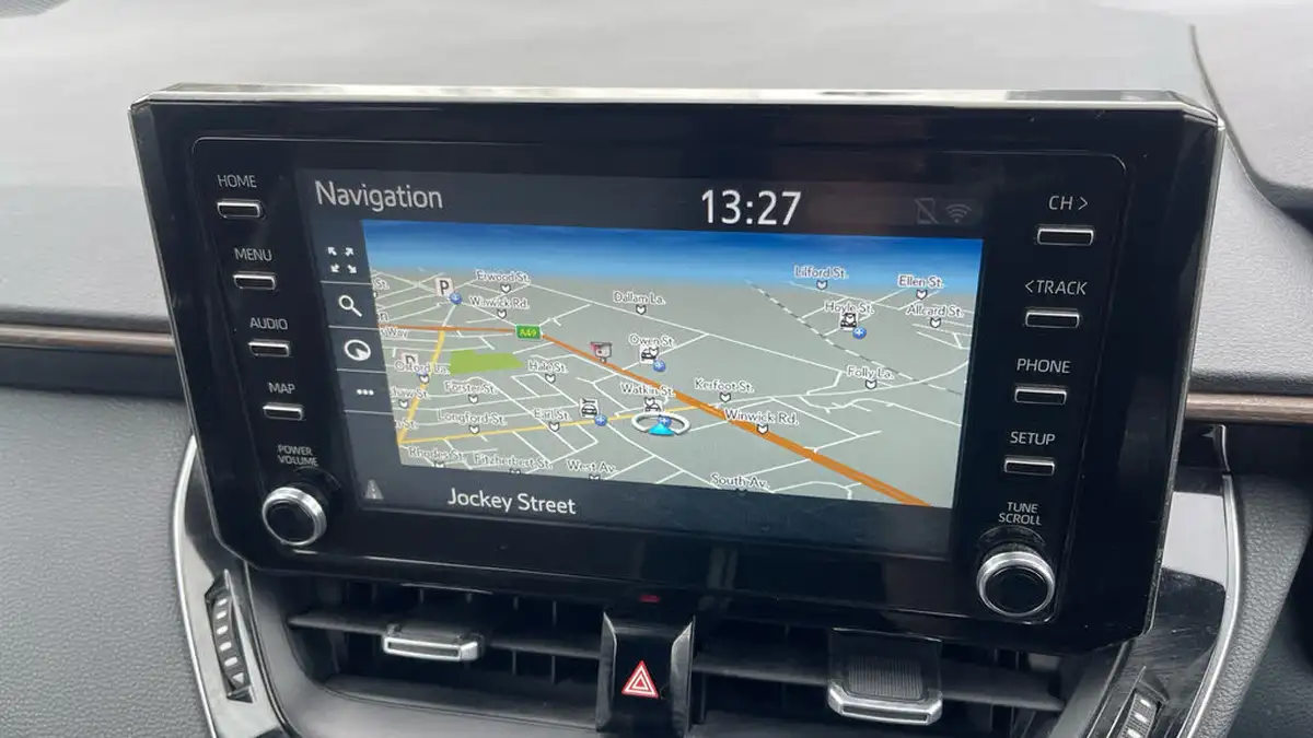 2021-toyota-corolla-18-vvt-i-trek-big-25