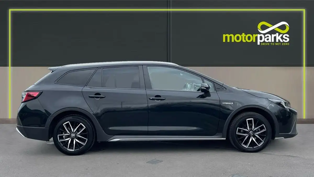 2021-toyota-corolla-18-vvt-i-trek-big-1