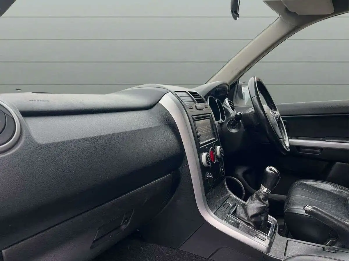 2013-suzuki-grand-vitara-19ddis-sz5-big-12
