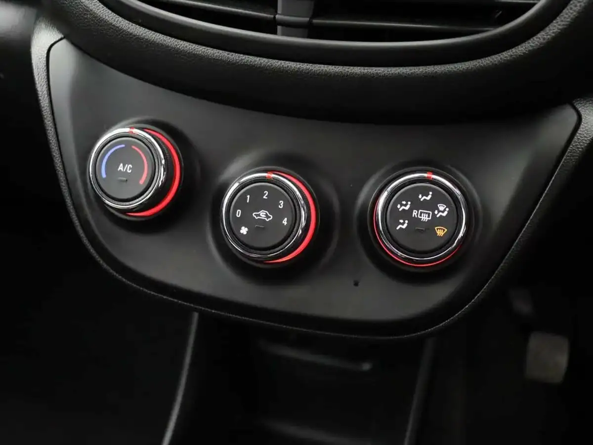 2018-vauxhall-viva-big-24