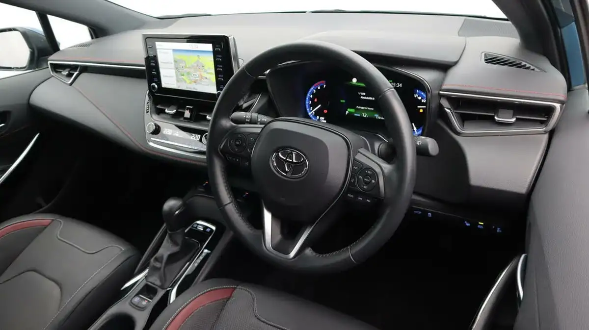 2022-toyota-corolla-18-vvt-i-excel-120bhp-trk-touring-sports-big-9