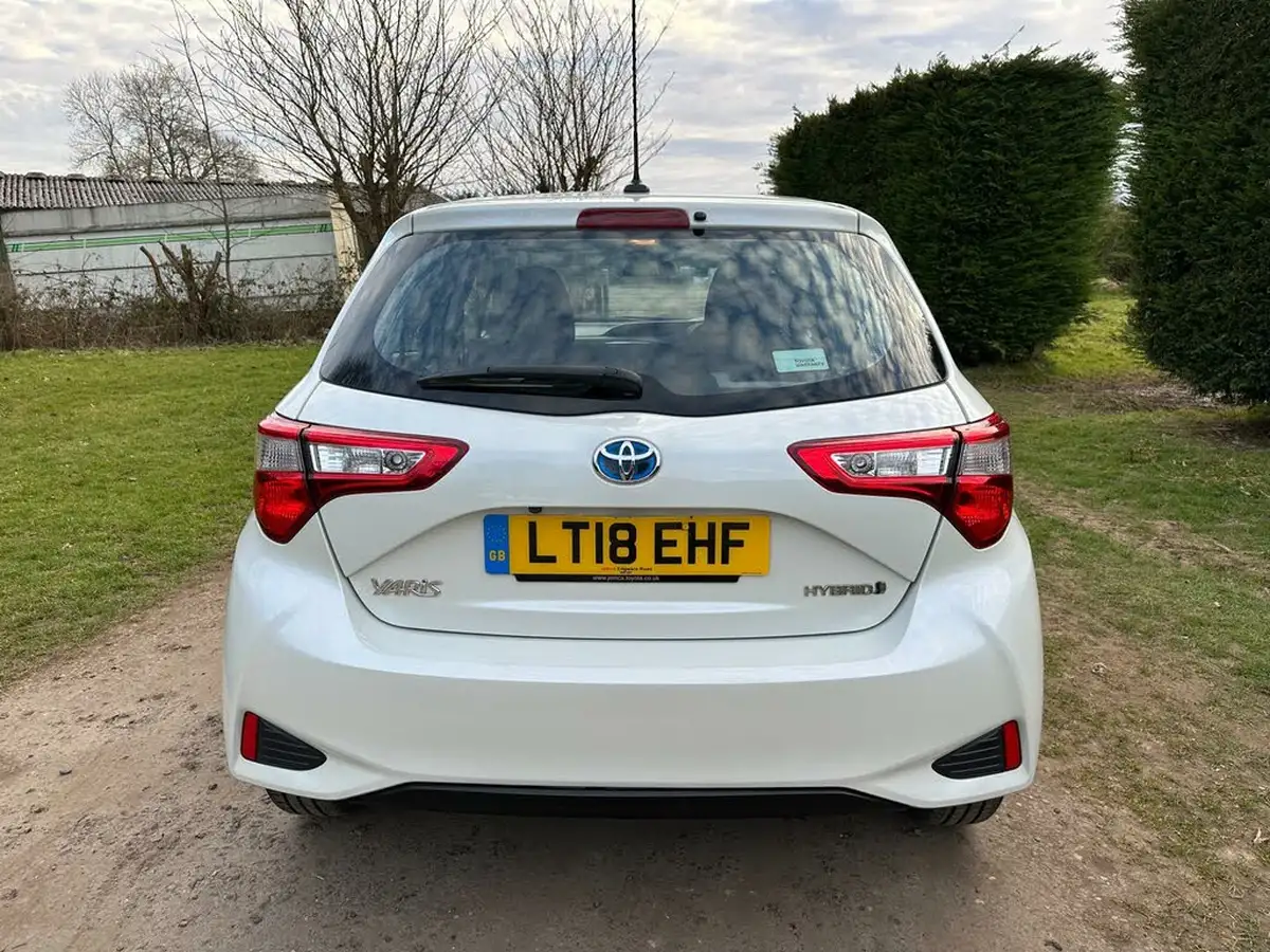 2018-toyota-yaris-15-vvt-i-icon-tech-98bhp-hybrid-1497cc-e-cvt-big-11