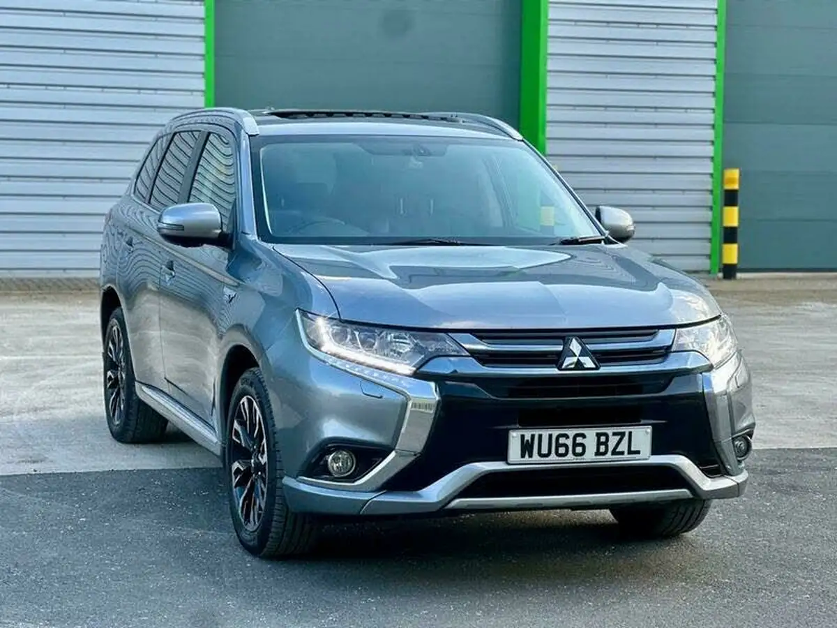 2016-mitsubishi-outlander-20-gx4h-phev-big-62