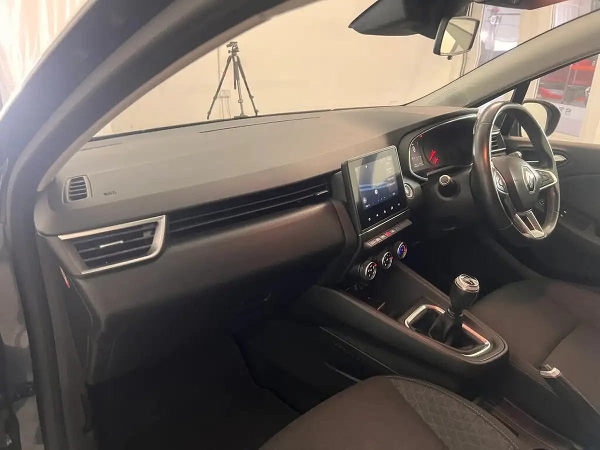 2020-renault-clio-10-sce-iconic-75bhp-big-22