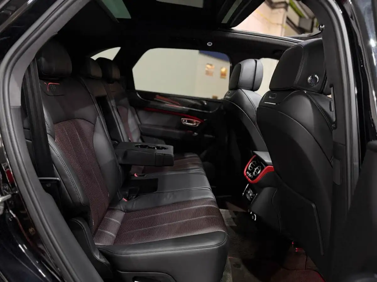 2019-bentley-bentayga-40-v8-big-51