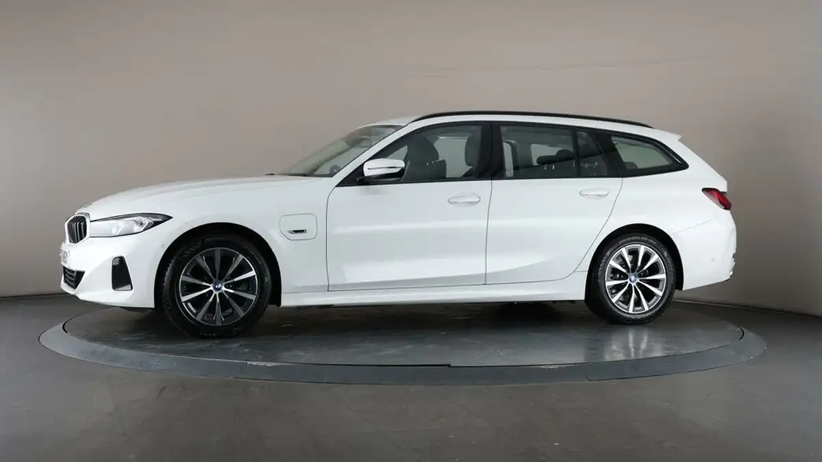 2022-bmw-3-series-20-330e-sport-touring-5d-big-35