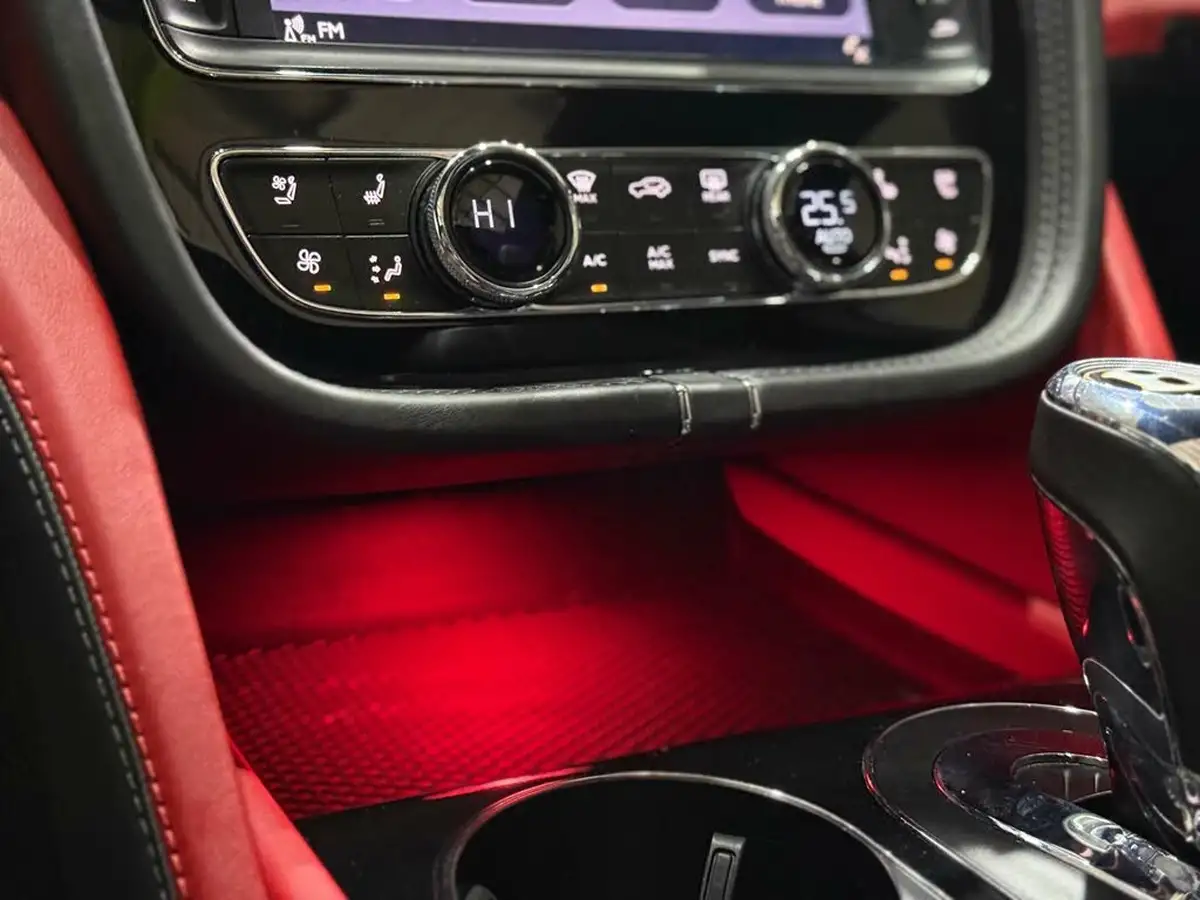 2019-bentley-bentayga-40-v8-big-27