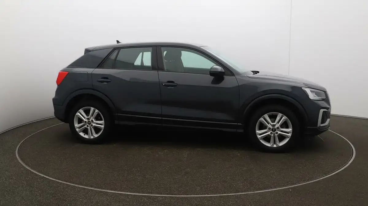 2022-audi-q2-10-30-tfsi-sport-big-39