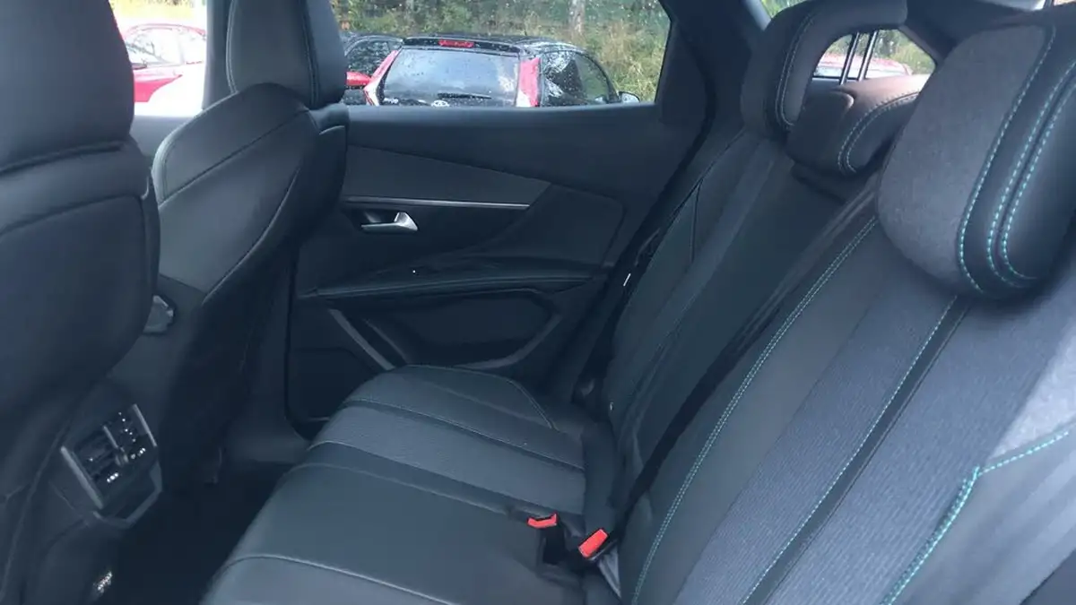 2020-peugeot-3008-suv-12-puretech-allure-premium-eat8-big-14