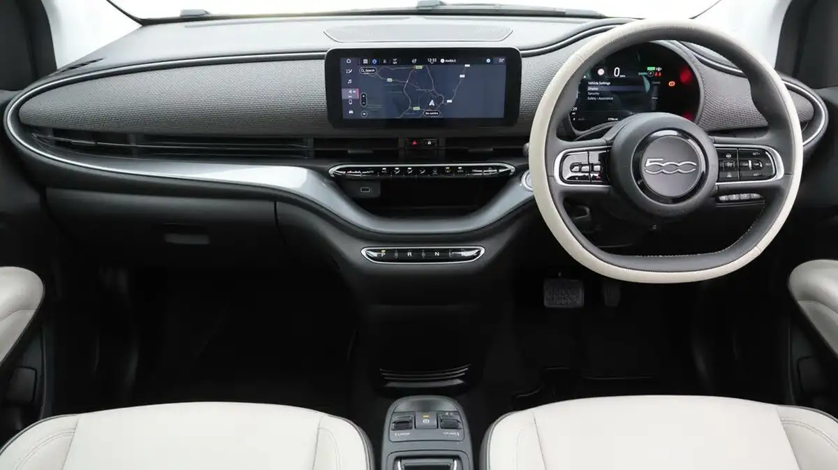 2022-fiat-500-e-la-prima-big-13