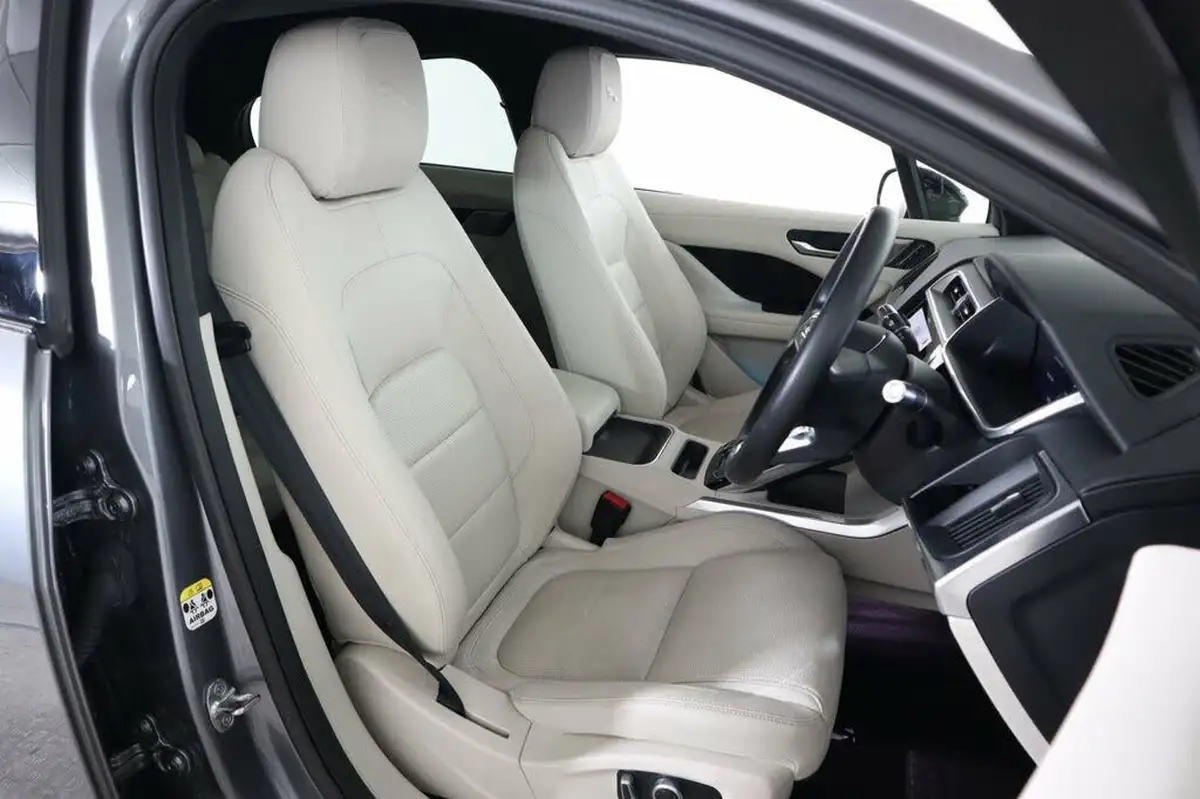 2021-jaguar-i-pace-ev400-black-big-37