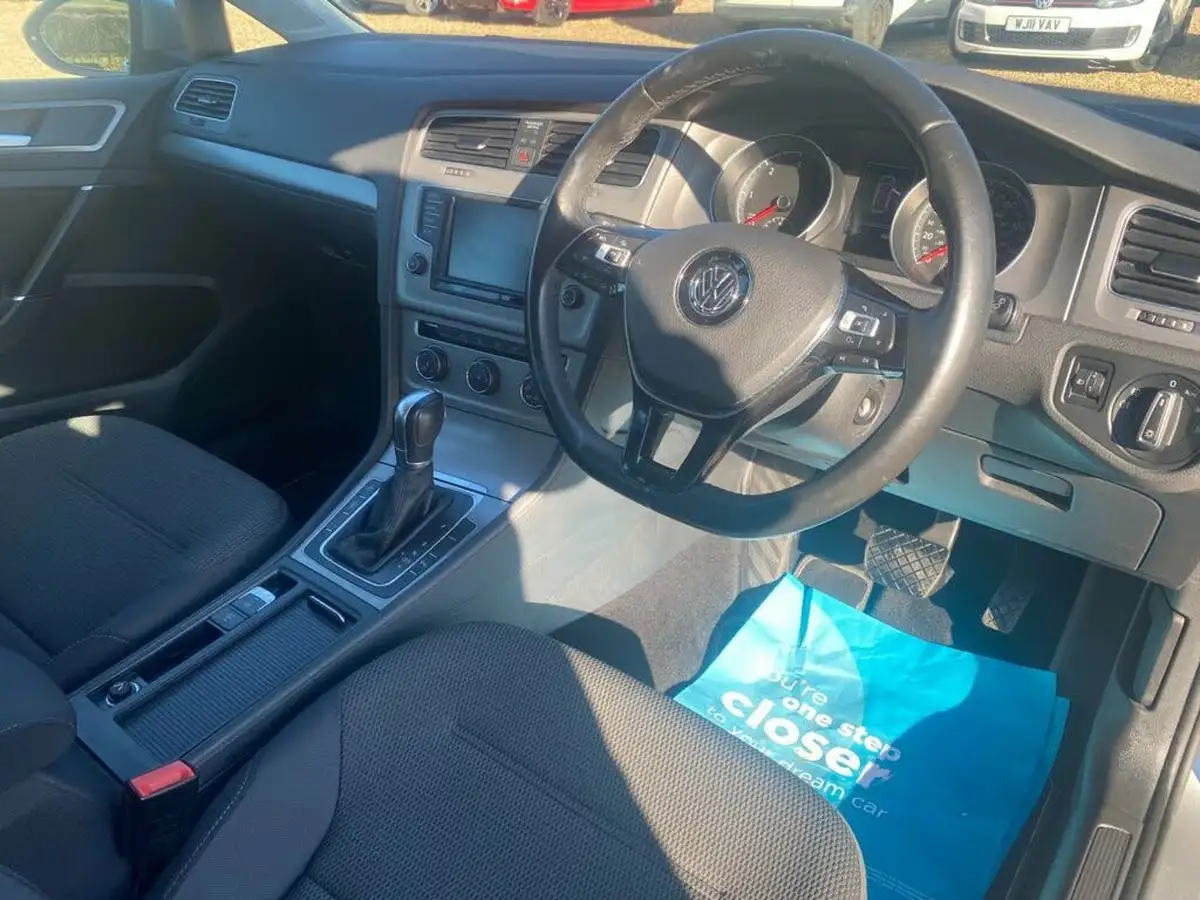 2015-volkswagen-golf-16tdi-match-110ps-bmtss-5d-dsg-big-13