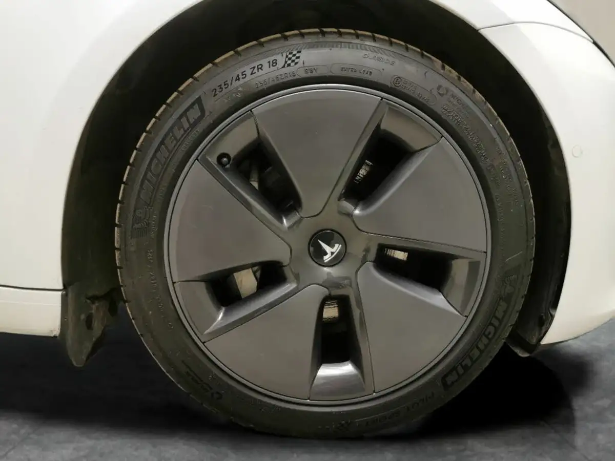 2021-tesla-model-3-e-long-range-awd-big-30