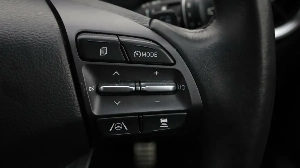 2022-hyundai-kona-e-premium-204ps-64kwh-7kw-obc-big-22