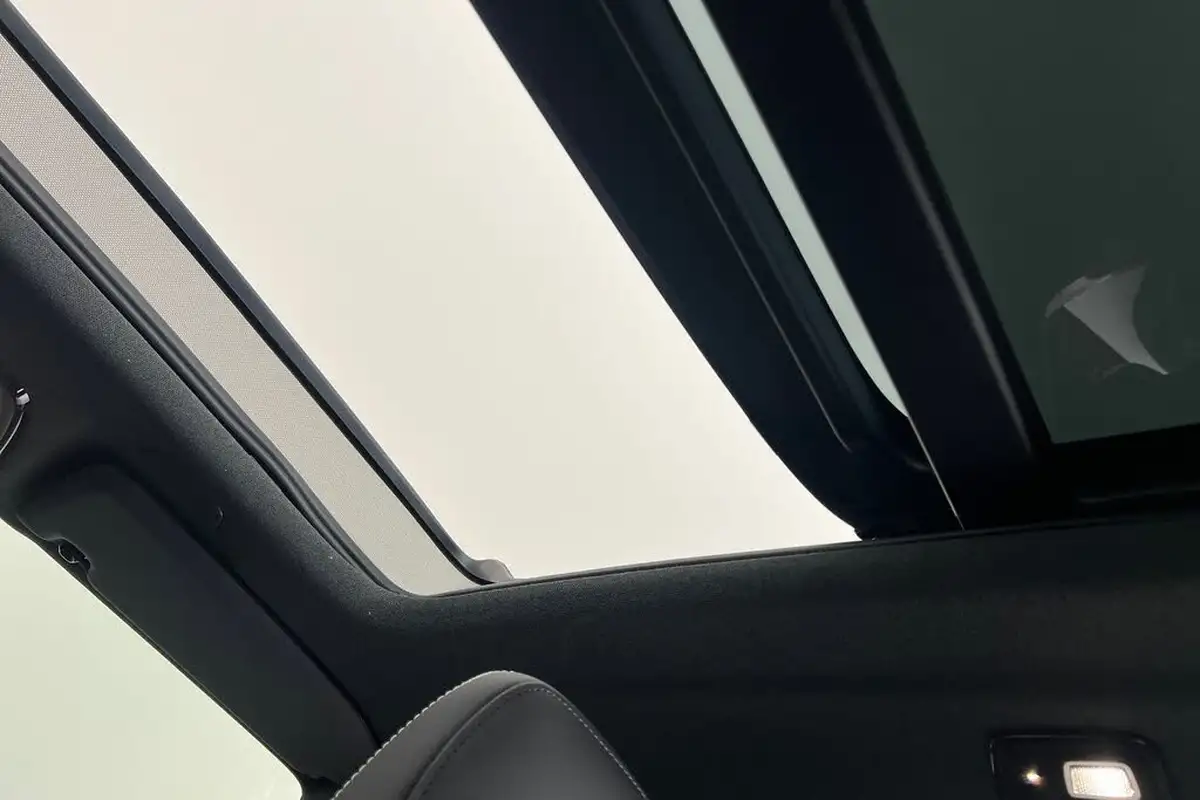 2024-volvo-xc40-20-b4-ultra-bright-big-28