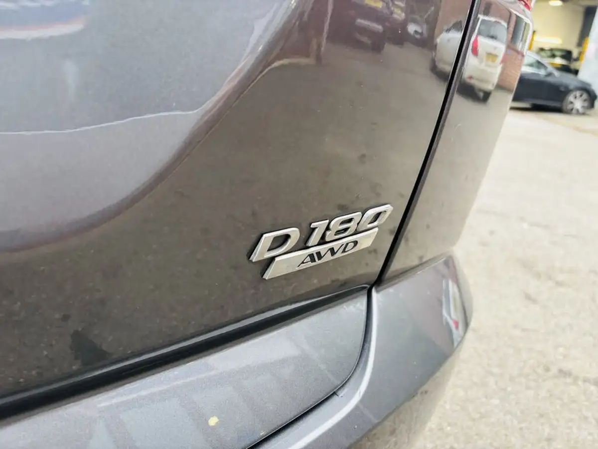 2018-jaguar-e-pace-20-i4d-r-dynamic-s-180ps-awd-ss-auto-big-2