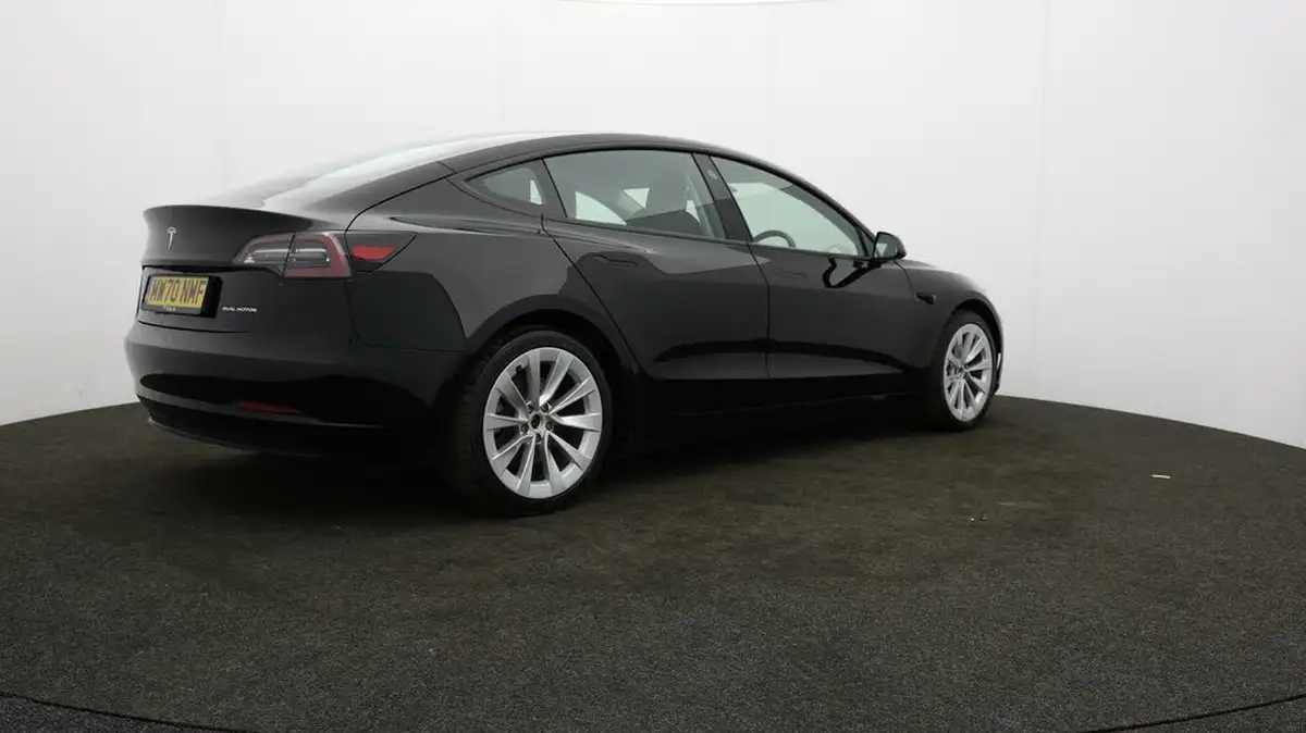 2020-tesla-model-3-e-long-range-big-32